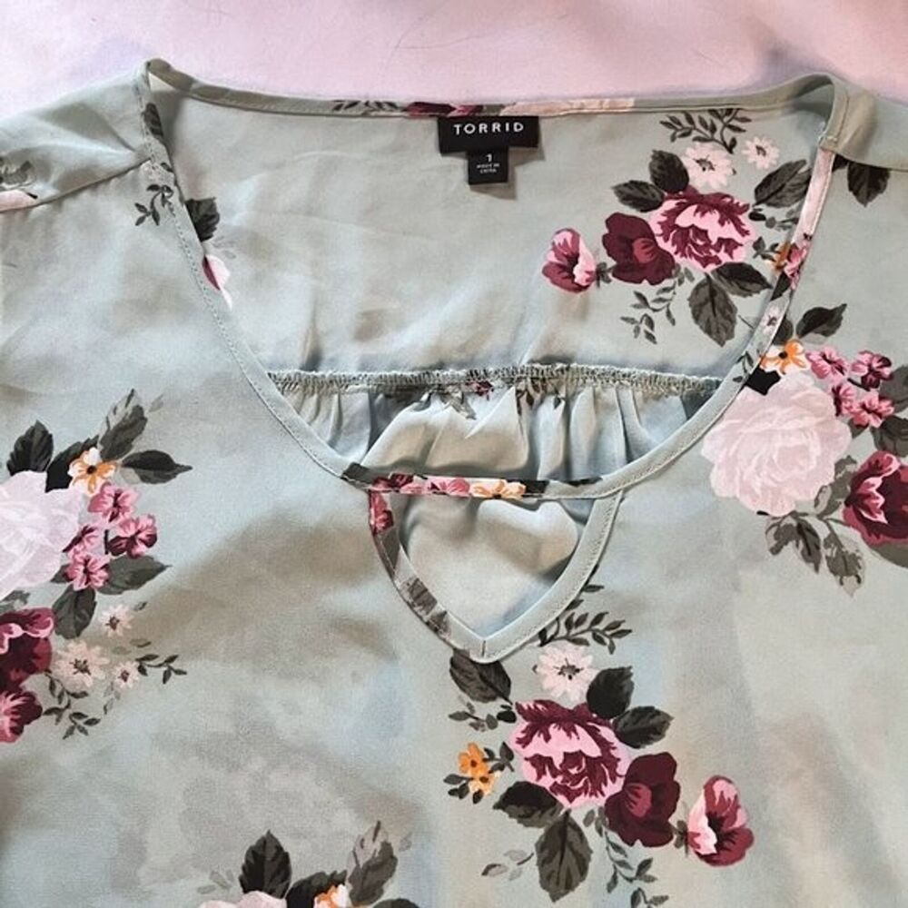 Torrid Mint Green Floral Print Keyhole Georgette Sheer Blouse Size 1 - Picture 4 of 6